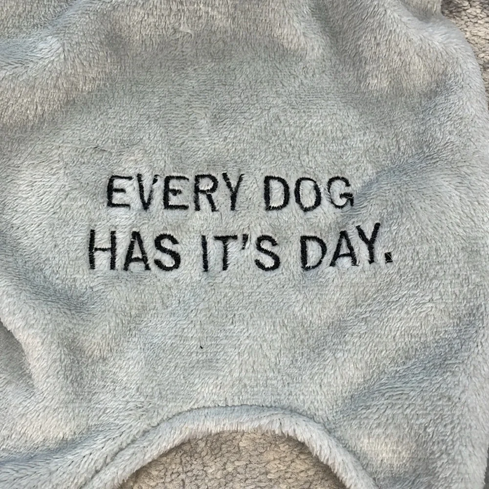 NWT Kenneth Cole Every Dog Has Its Day Pajamas Fuzzy Soft Gray Pet Sz L
